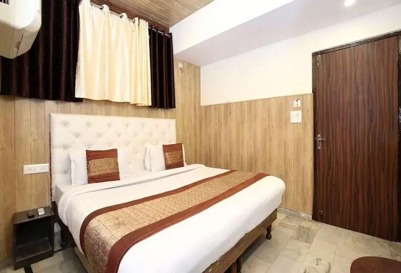 Hotel Sallow International