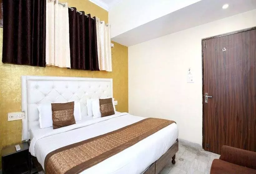 Hotel Sallow International