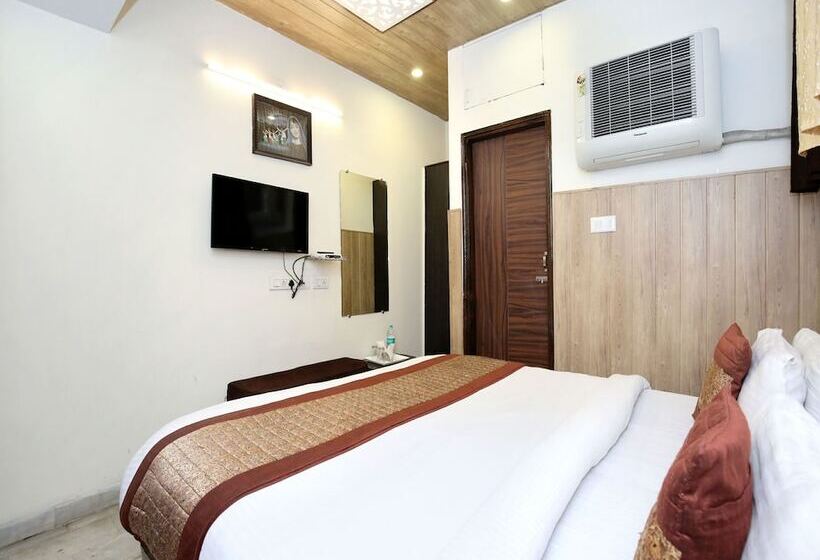 Hotel Sallow International