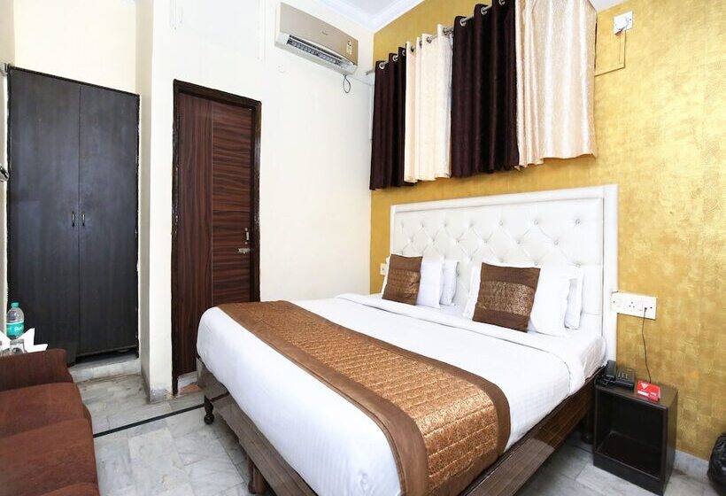 Hotel Sallow International