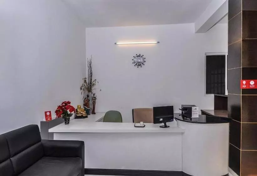 Hotelli O The Mangrove Wood Residency