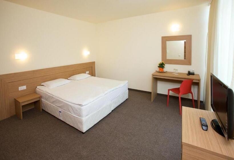 Jeravi Club Hotel   All Inclusive