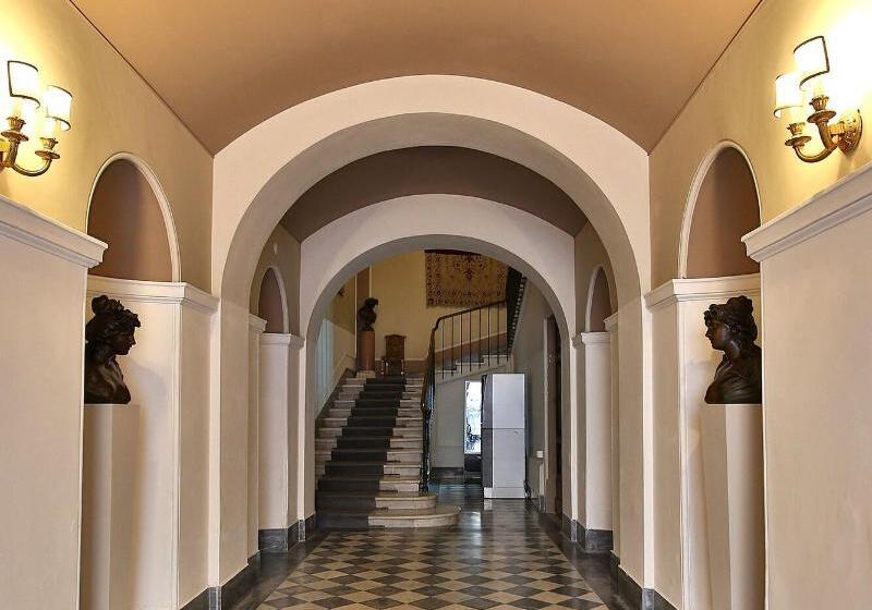 تختخواب و صبحانه Alibrandi Palace