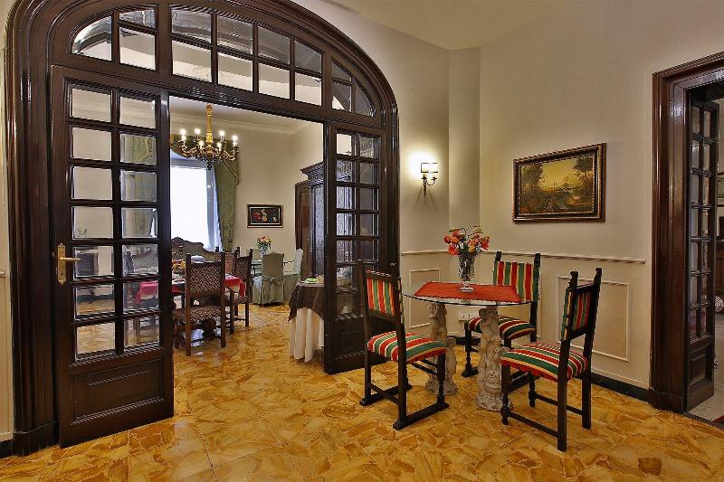 تختخواب و صبحانه Alibrandi Palace