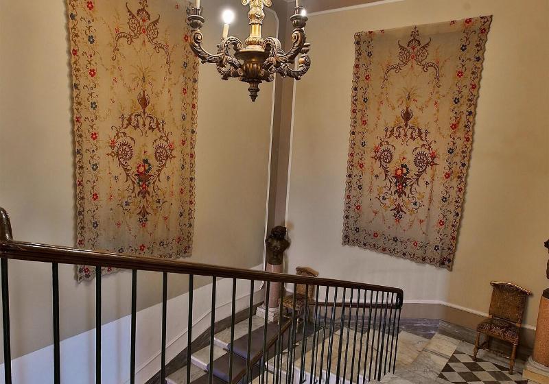 تختخواب و صبحانه Alibrandi Palace