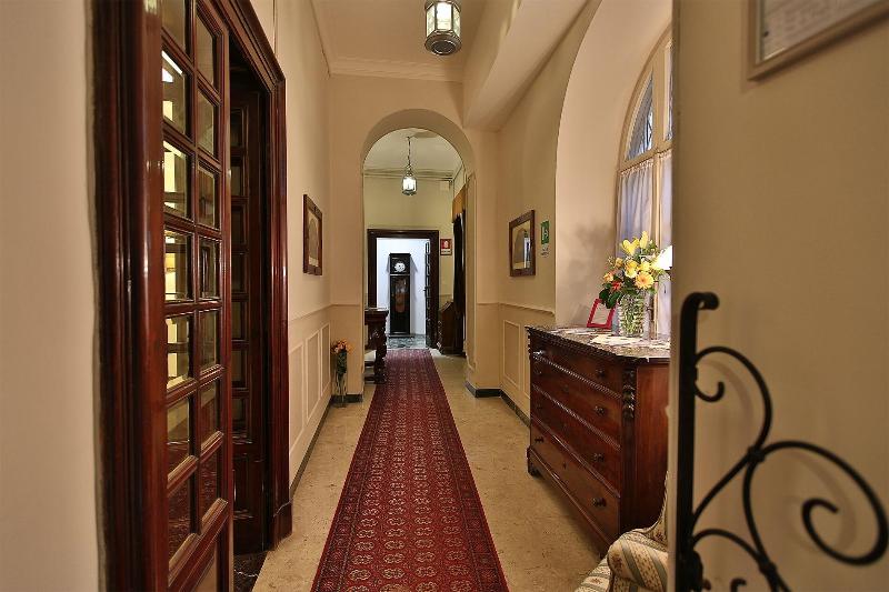 تختخواب و صبحانه Alibrandi Palace