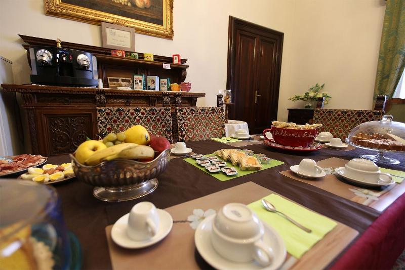 تختخواب و صبحانه Alibrandi Palace