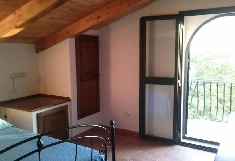 مبيت وإفطار Feudo Di Plutino