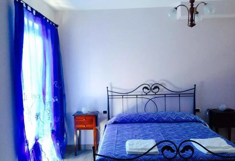 تختخواب و صبحانه Lovelucca