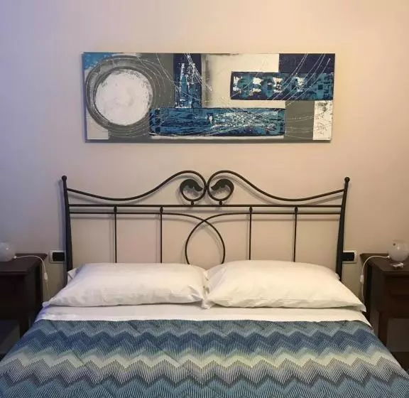 تختخواب و صبحانه Lovelucca