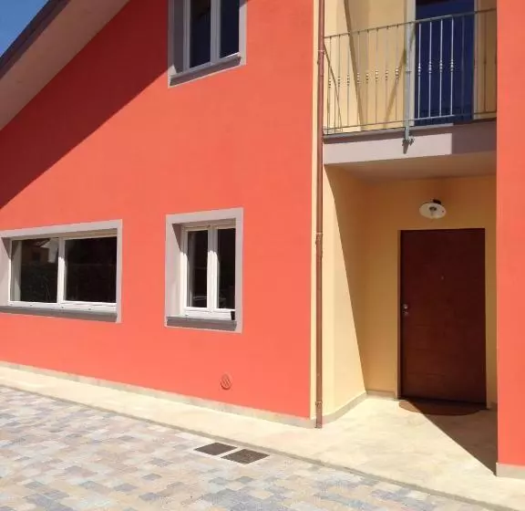 تختخواب و صبحانه Lovelucca