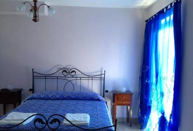 تختخواب و صبحانه Lovelucca