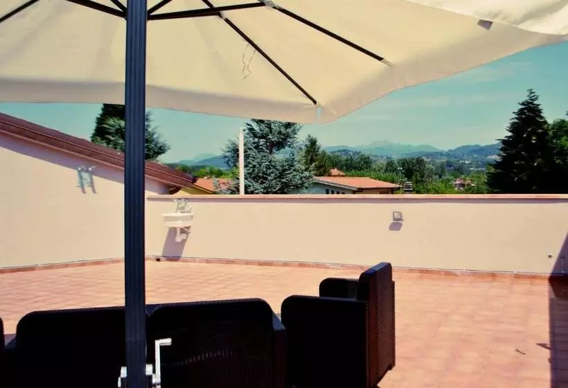 تختخواب و صبحانه Lovelucca