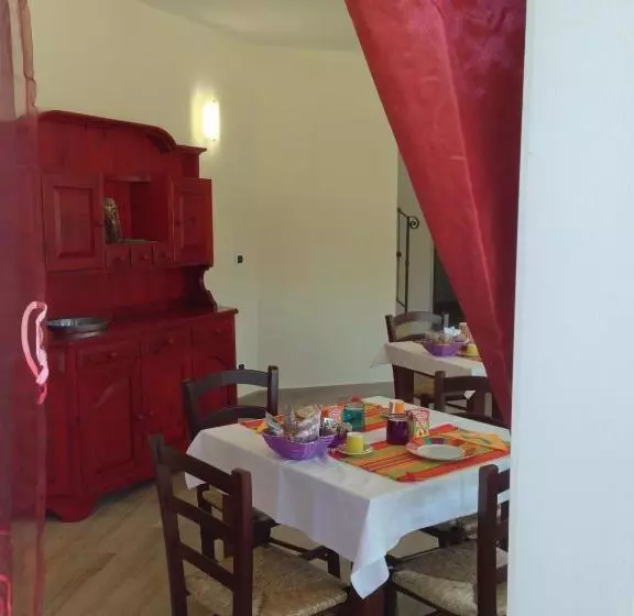 تختخواب و صبحانه Lovelucca