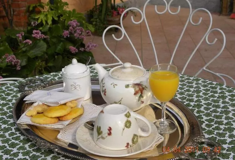 ベッドアンドブレックファースト Bed&breakfast La Siepe