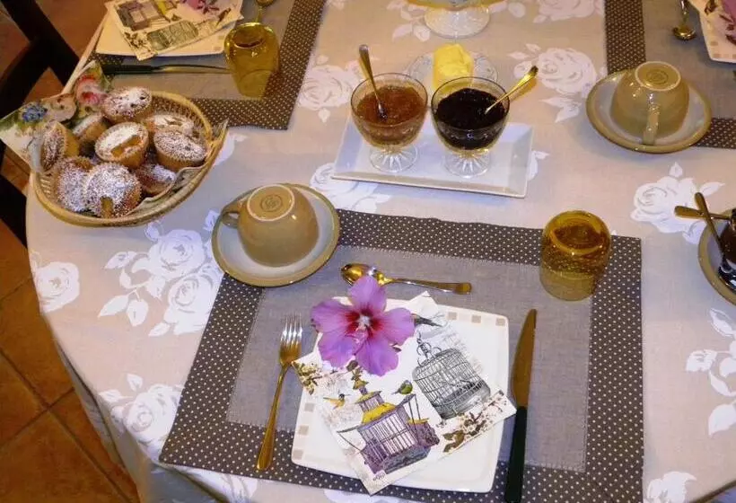 ベッドアンドブレックファースト Bed&breakfast La Siepe