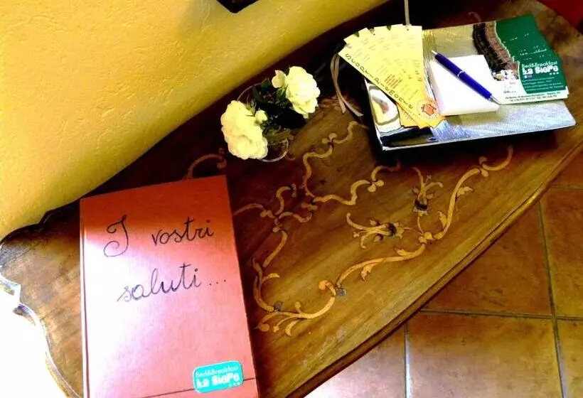 ベッドアンドブレックファースト Bed&breakfast La Siepe