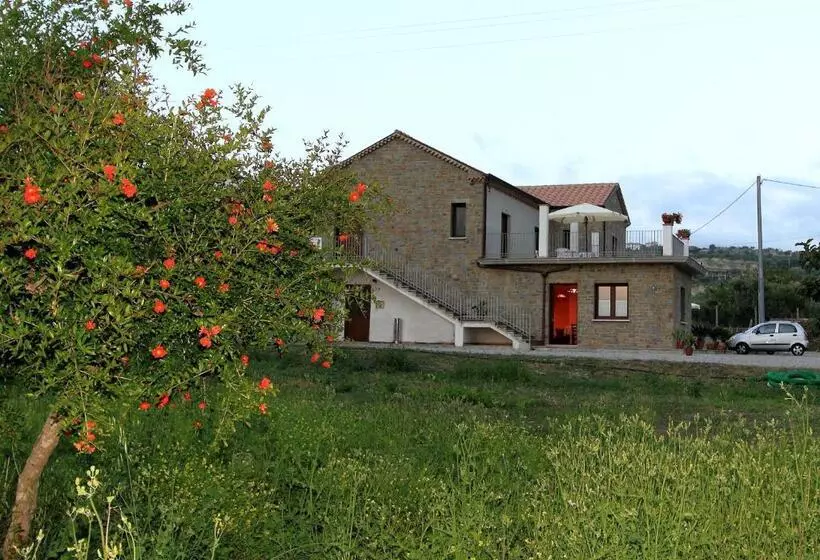 Aamiaismajoitus (B&B) Country House Il Melograno