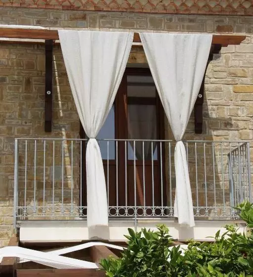 Aamiaismajoitus (B&B) Country House Il Melograno