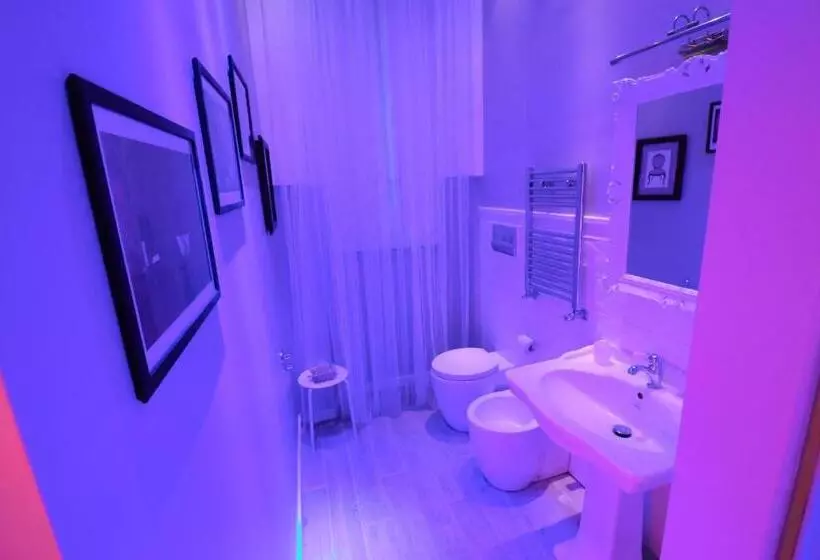 تختخواب و صبحانه Opera Relais