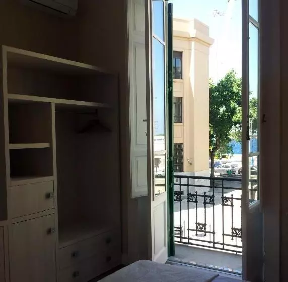 تختخواب و صبحانه Opera Relais