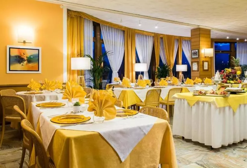 Hotelli Albergo Milano