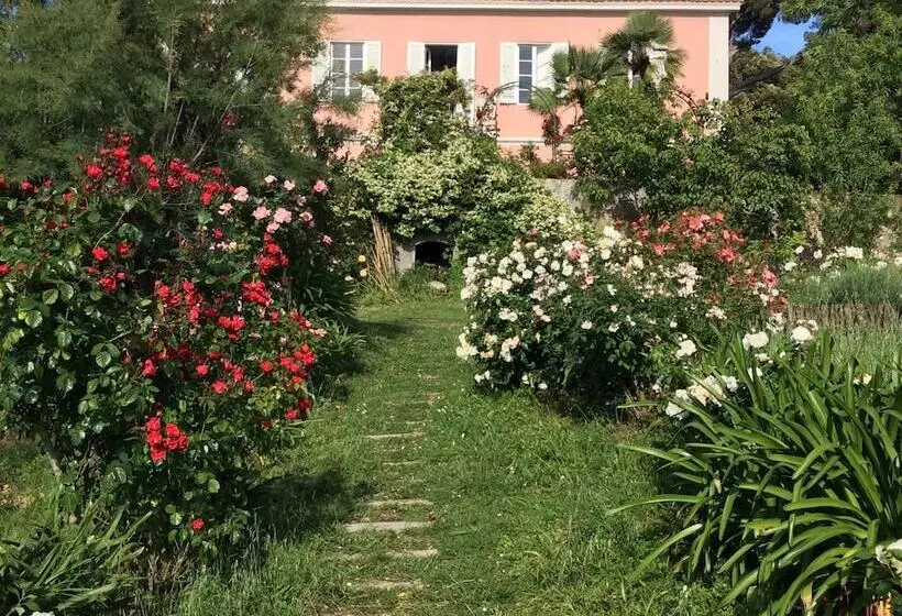 تختخواب و صبحانه Villa Cassuto Maison De Charme