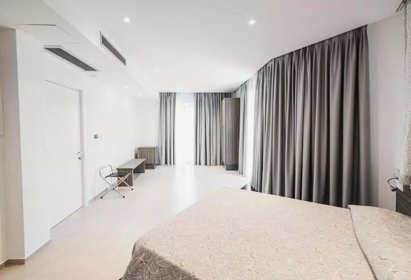 ホテル Nuova Grottella