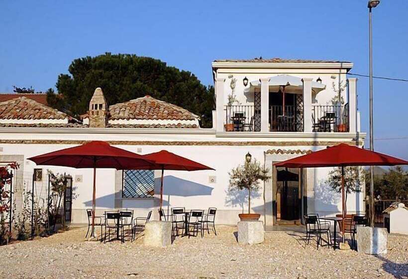 هتل The Olive Inn