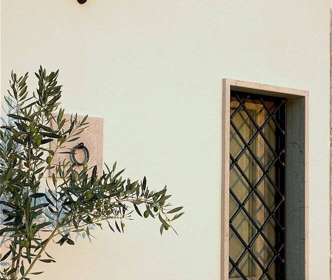 هتل The Olive Inn