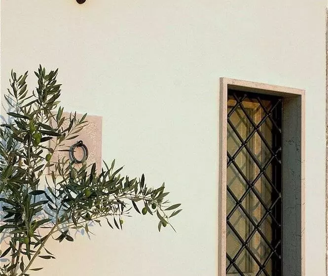 ホテル The Olive Inn
