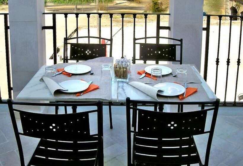 هتل The Olive Inn