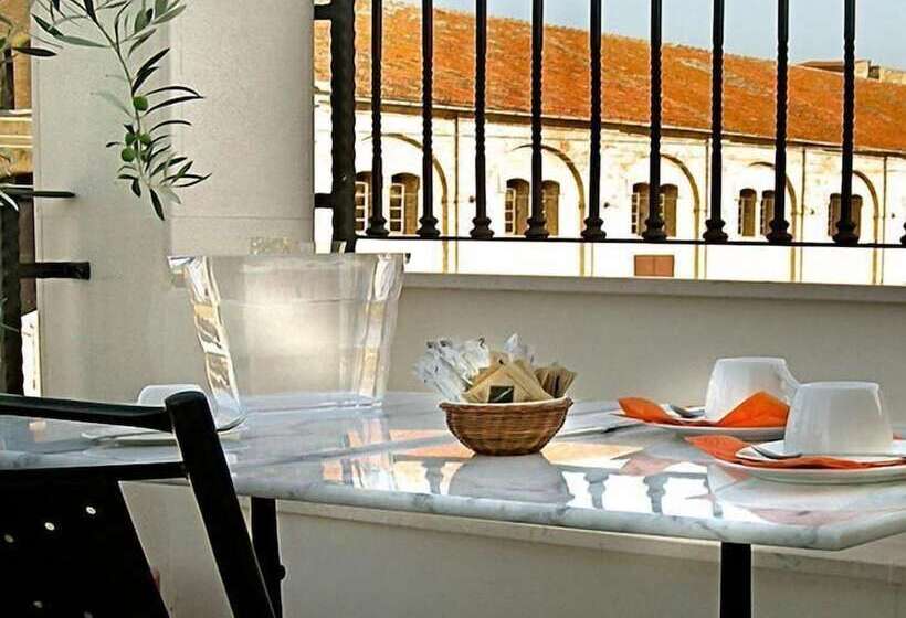 هتل The Olive Inn