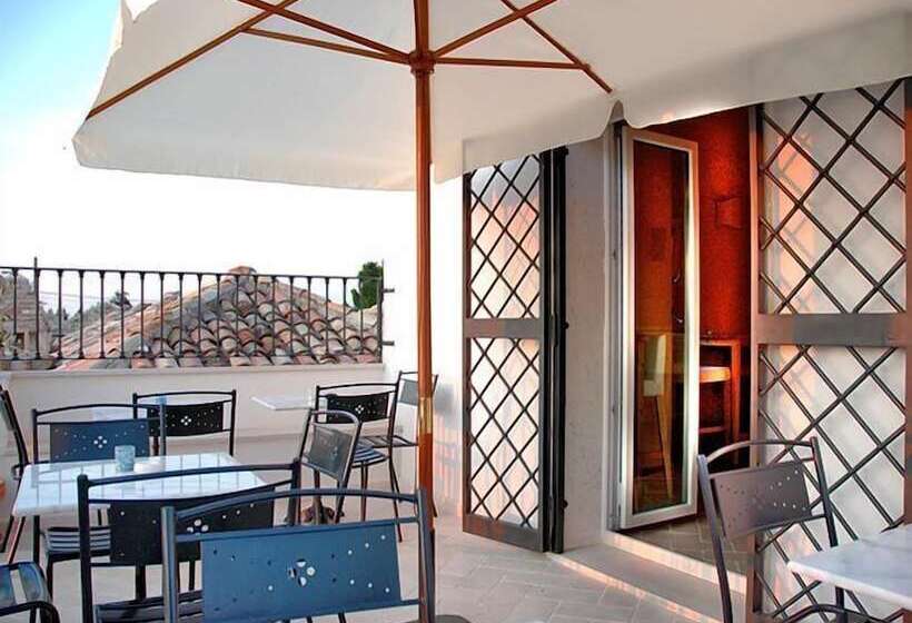 هتل The Olive Inn