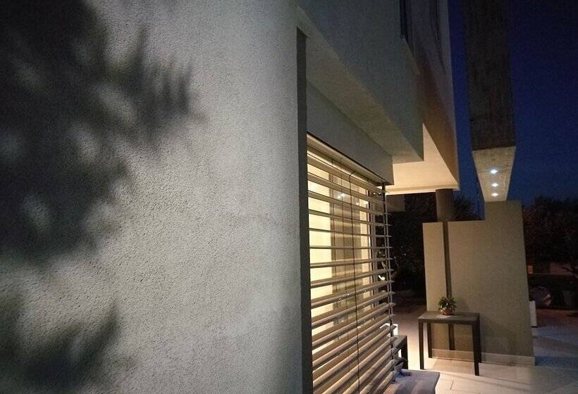 צימר Art House Quartu   Margine Rosso