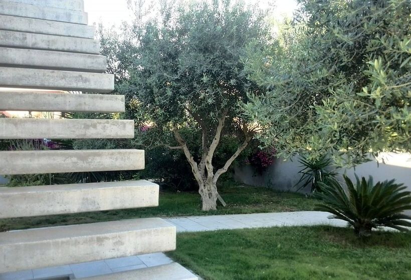 צימר Art House Quartu   Margine Rosso