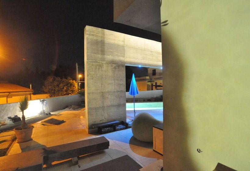 צימר Art House Quartu   Margine Rosso