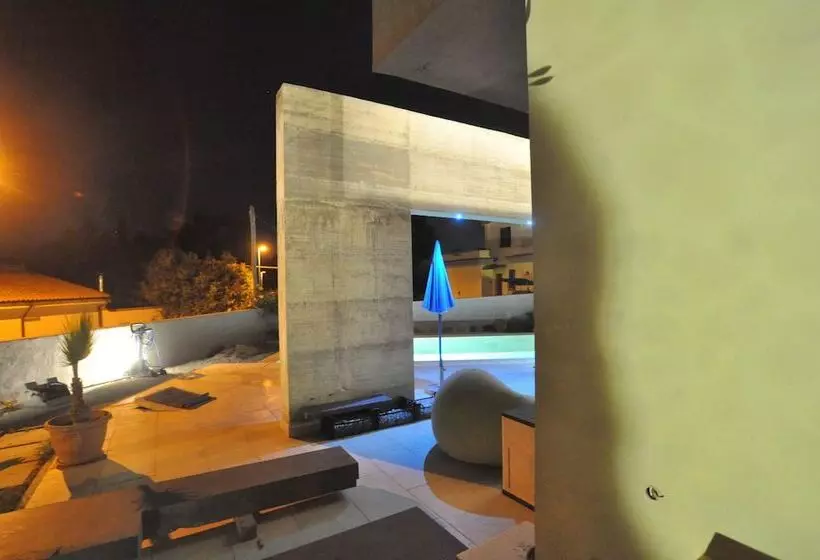Aamiaismajoitus (B&B) Art House Quartu Margine Rosso