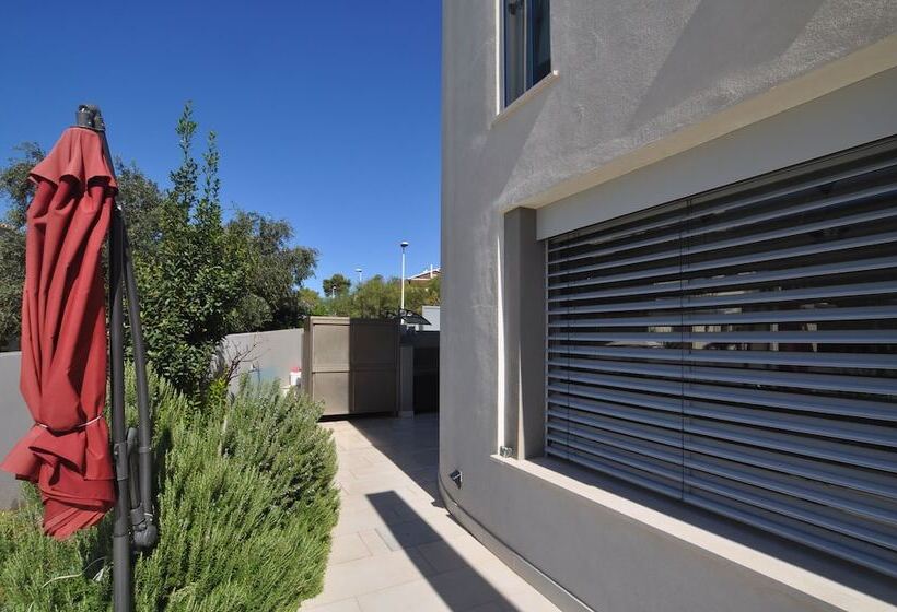 צימר Art House Quartu   Margine Rosso