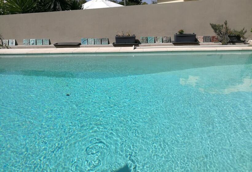 צימר Art House Quartu   Margine Rosso