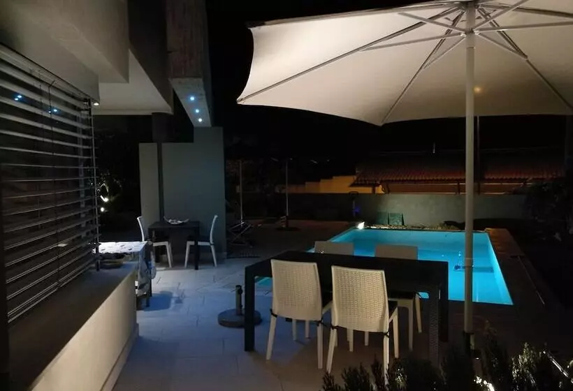 Aamiaismajoitus (B&B) Art House Quartu Margine Rosso