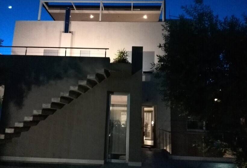 צימר Art House Quartu   Margine Rosso