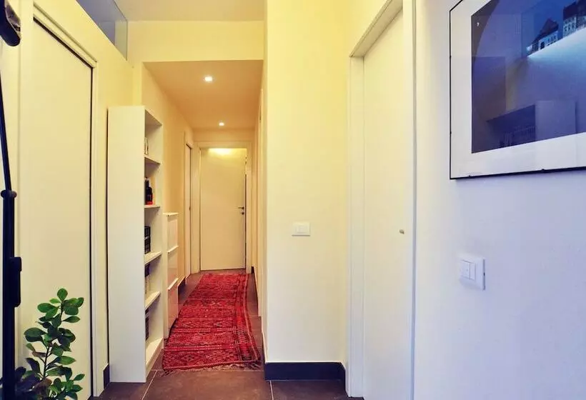 Aamiaismajoitus (B&B) Art House Quartu Margine Rosso