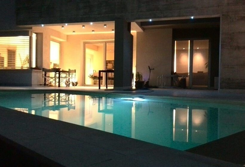 צימר Art House Quartu   Margine Rosso