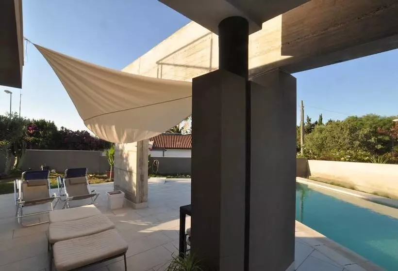 Aamiaismajoitus (B&B) Art House Quartu Margine Rosso