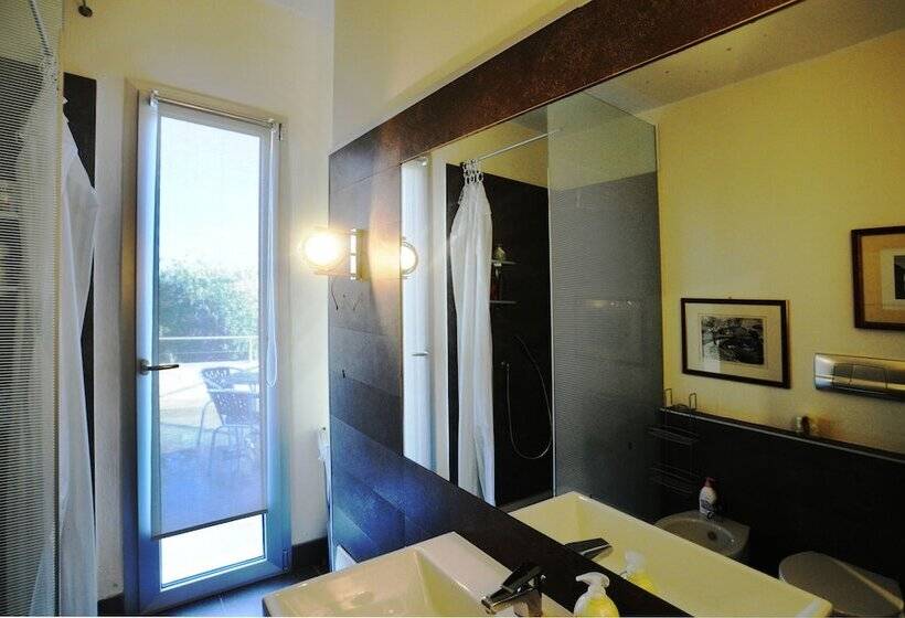 צימר Art House Quartu   Margine Rosso