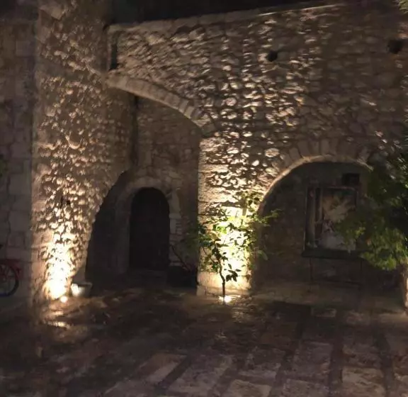 تختخواب و صبحانه Barone Gambadoro