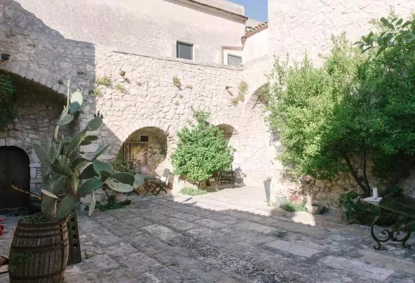 تختخواب و صبحانه Barone Gambadoro