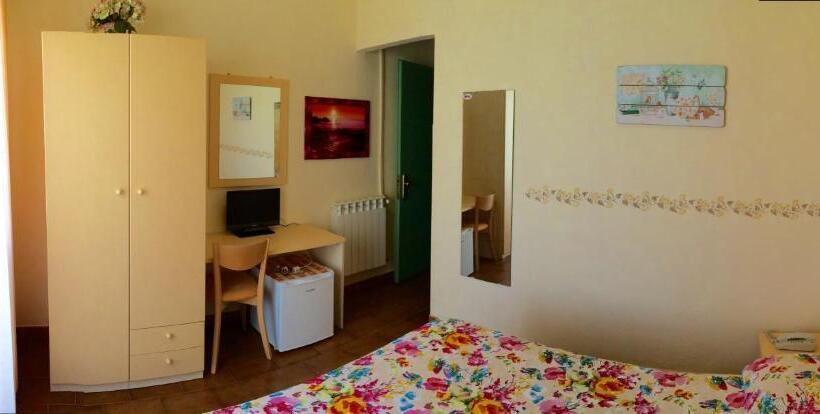 Отель Lungomare