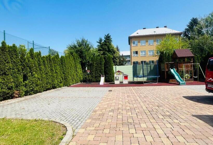 فندق Penzion Benedikti